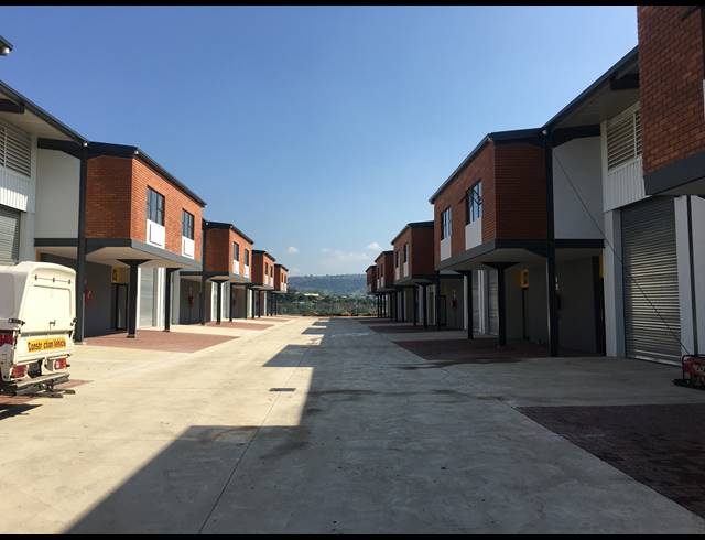 184M² WAREHOUSE TO LET IN CORNUBIA